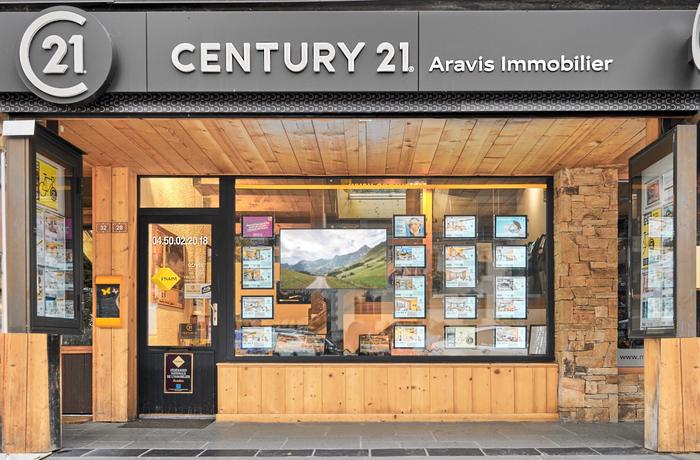 l'équipe de l'agence Aravis Immobilier